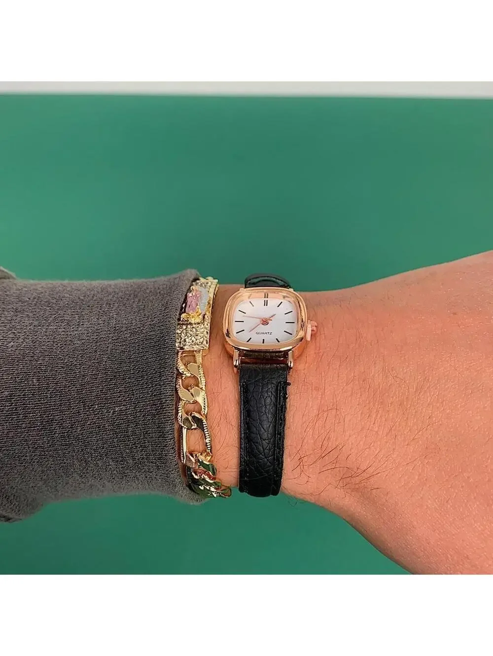 2000s 90s classy vintage style simple black watch